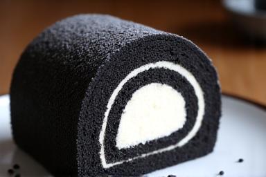 黒ごまロール